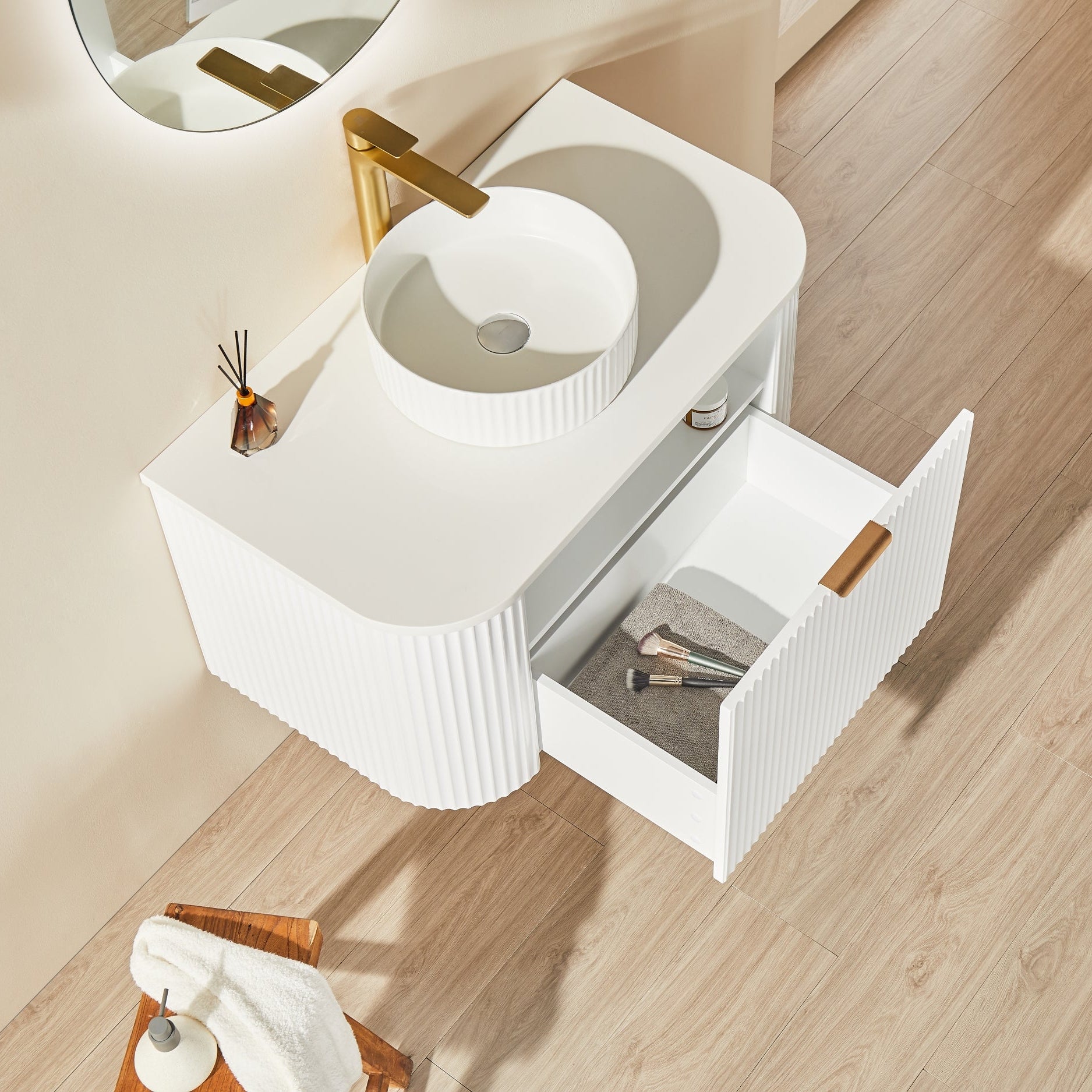 Elara Wall Hung PVC Cabinet with soft closing door 890*493*470mm